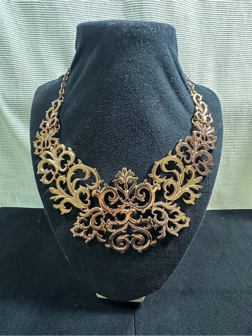 Vtg: Rose Gold Filigree Bib Necklace